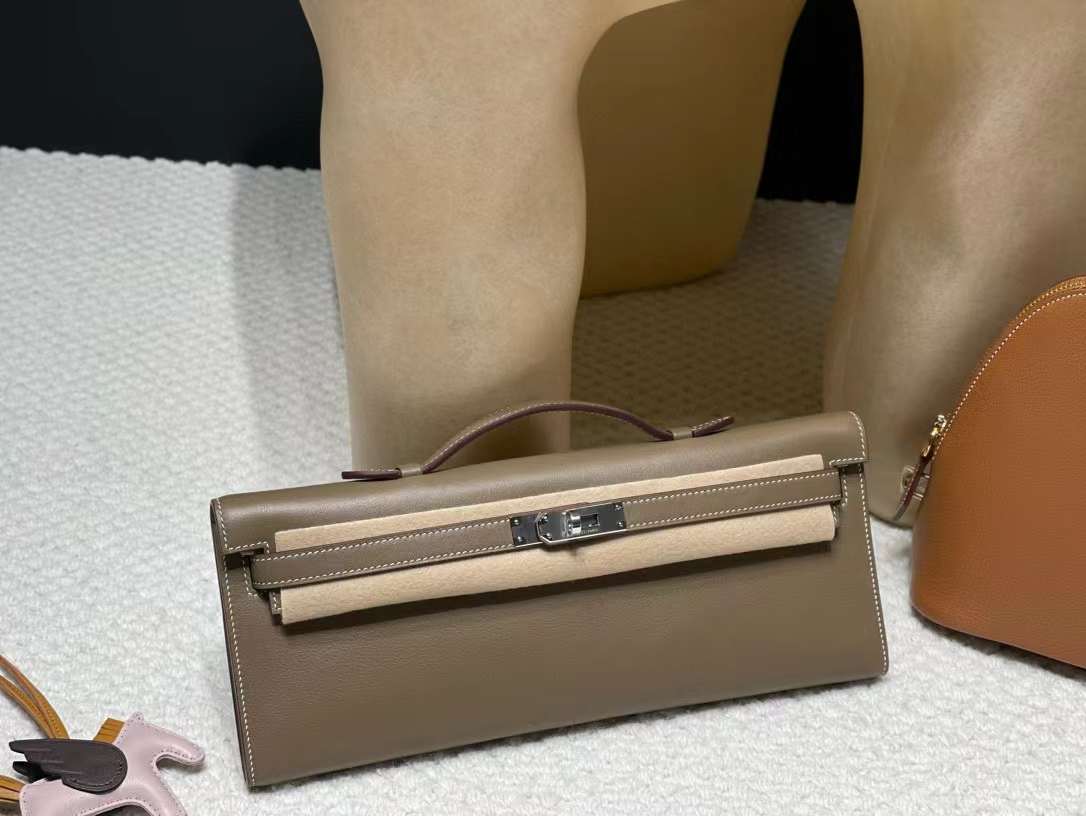 Hermès KELLY CUT bag for dinner view 1