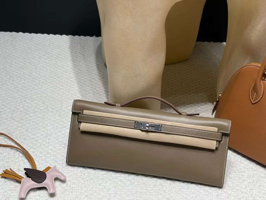 Hermès KELLY CUT bag for dinner view 2