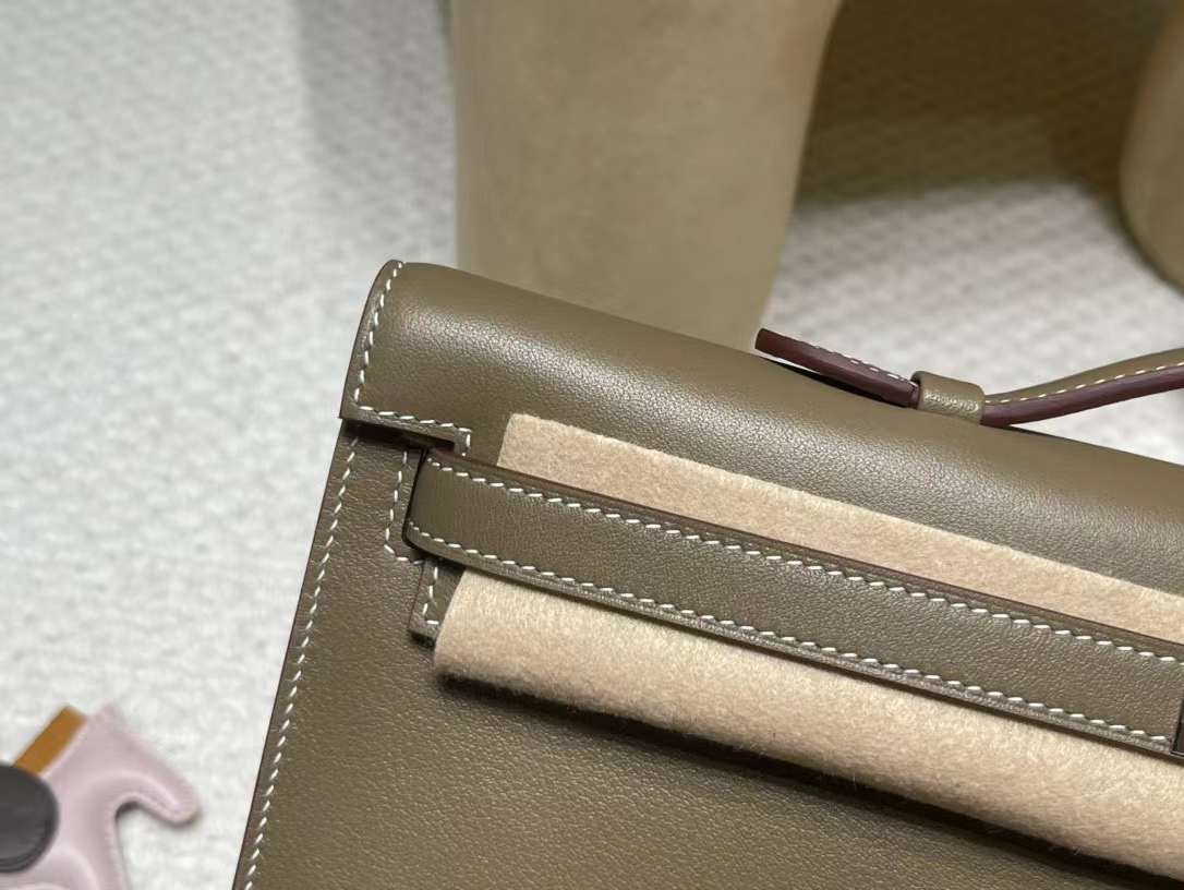 Hermès KELLY CUT bag for dinner view 3