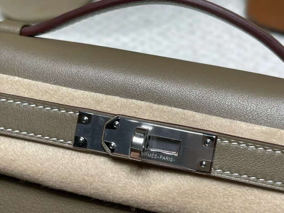 Hermès KELLY CUT bag for dinner view 4