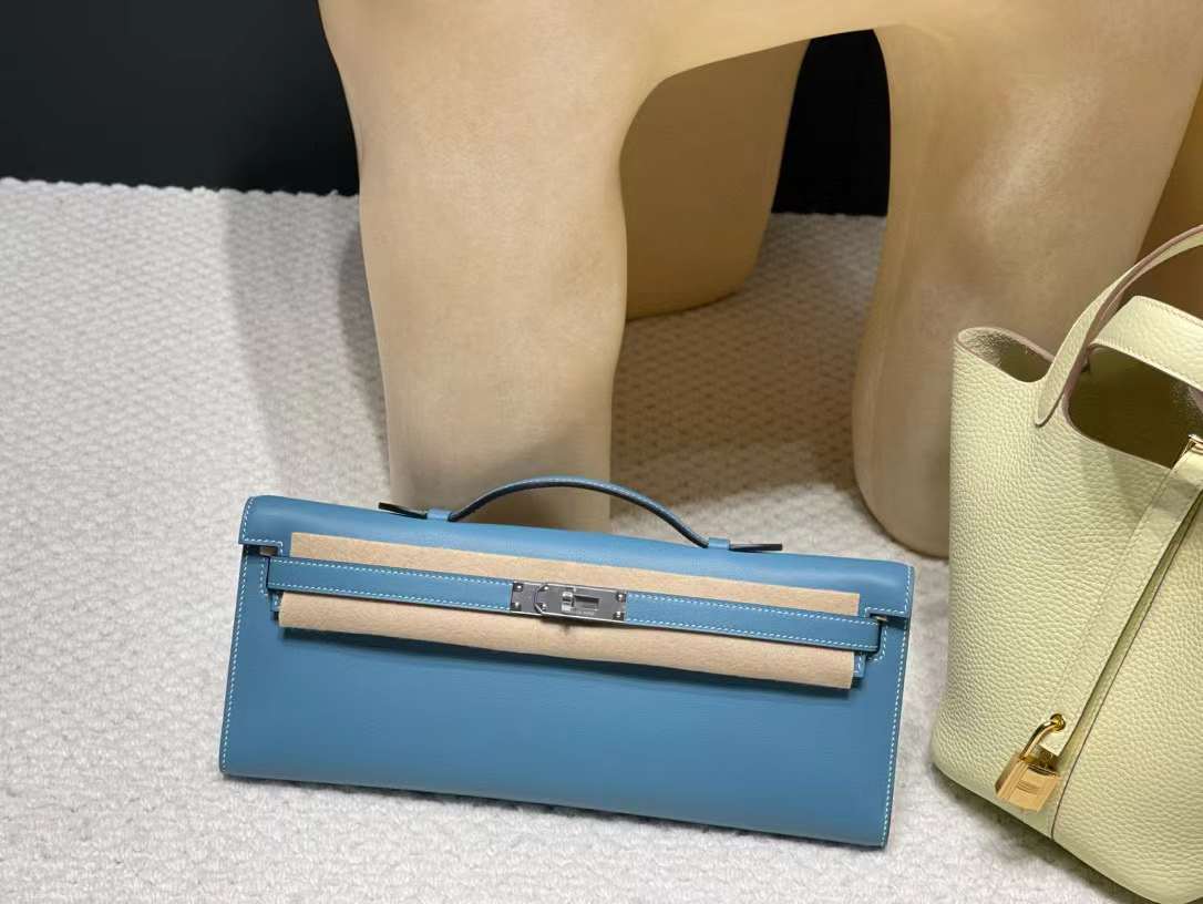 Hermès KELLY CUT bag for dinner view 1