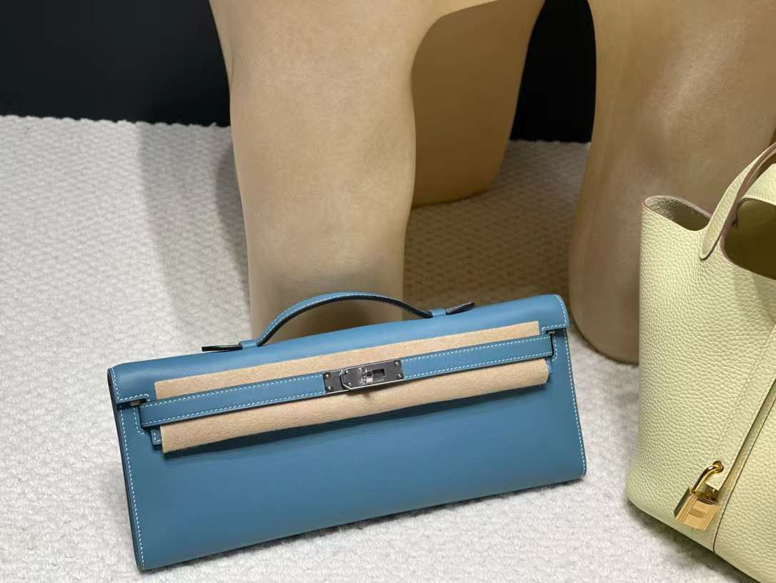 Hermès KELLY CUT bag for dinner view 2