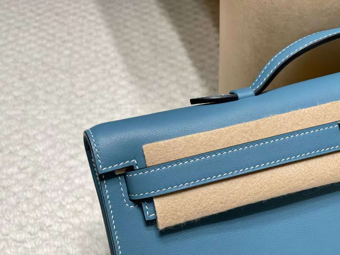 Hermès KELLY CUT bag for dinner view 3