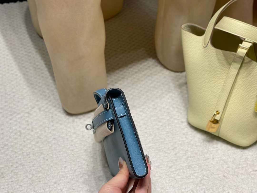 Hermès KELLY CUT bag for dinner view 5