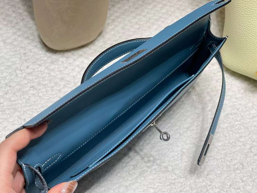 Hermès KELLY CUT bag for dinner view 6