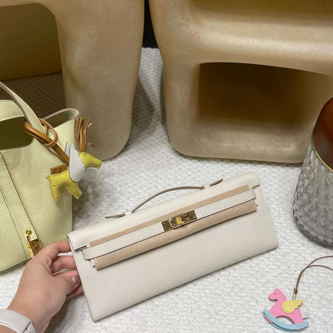 Hermès KELLY CUT bag for dinner view 1