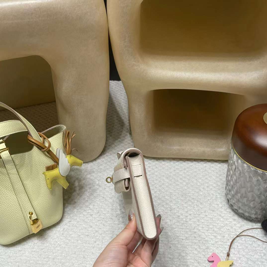 Hermès KELLY CUT bag for dinner view 3