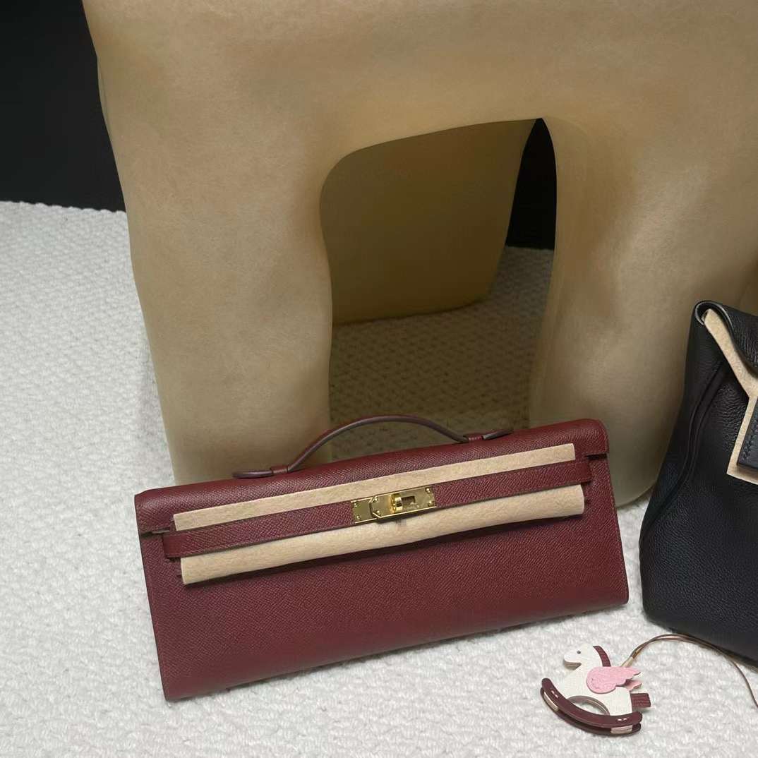 Hermès KELLY CUT bag for dinner view 2