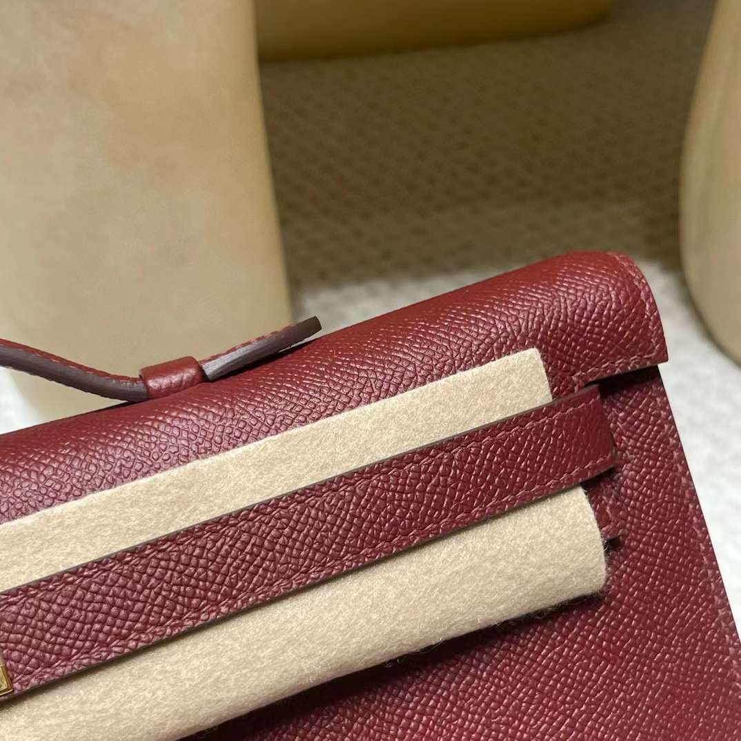Hermès KELLY CUT bag for dinner view 3