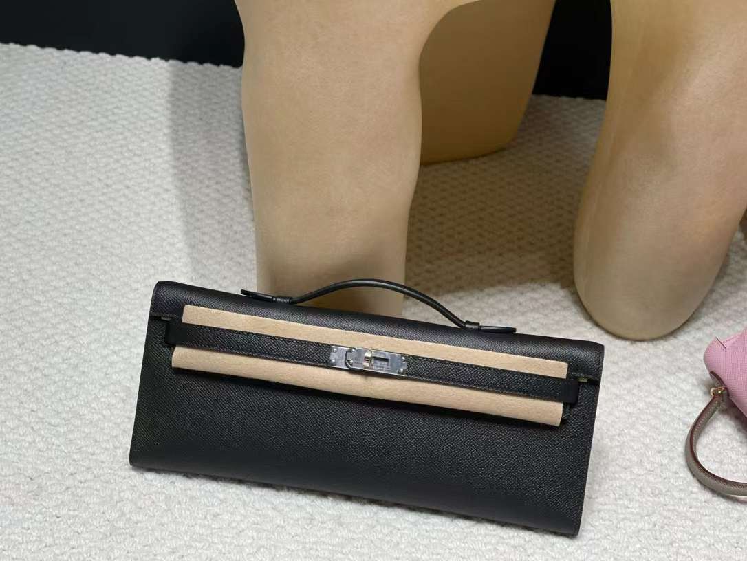 Hermès KELLY CUT bag for dinner view 1