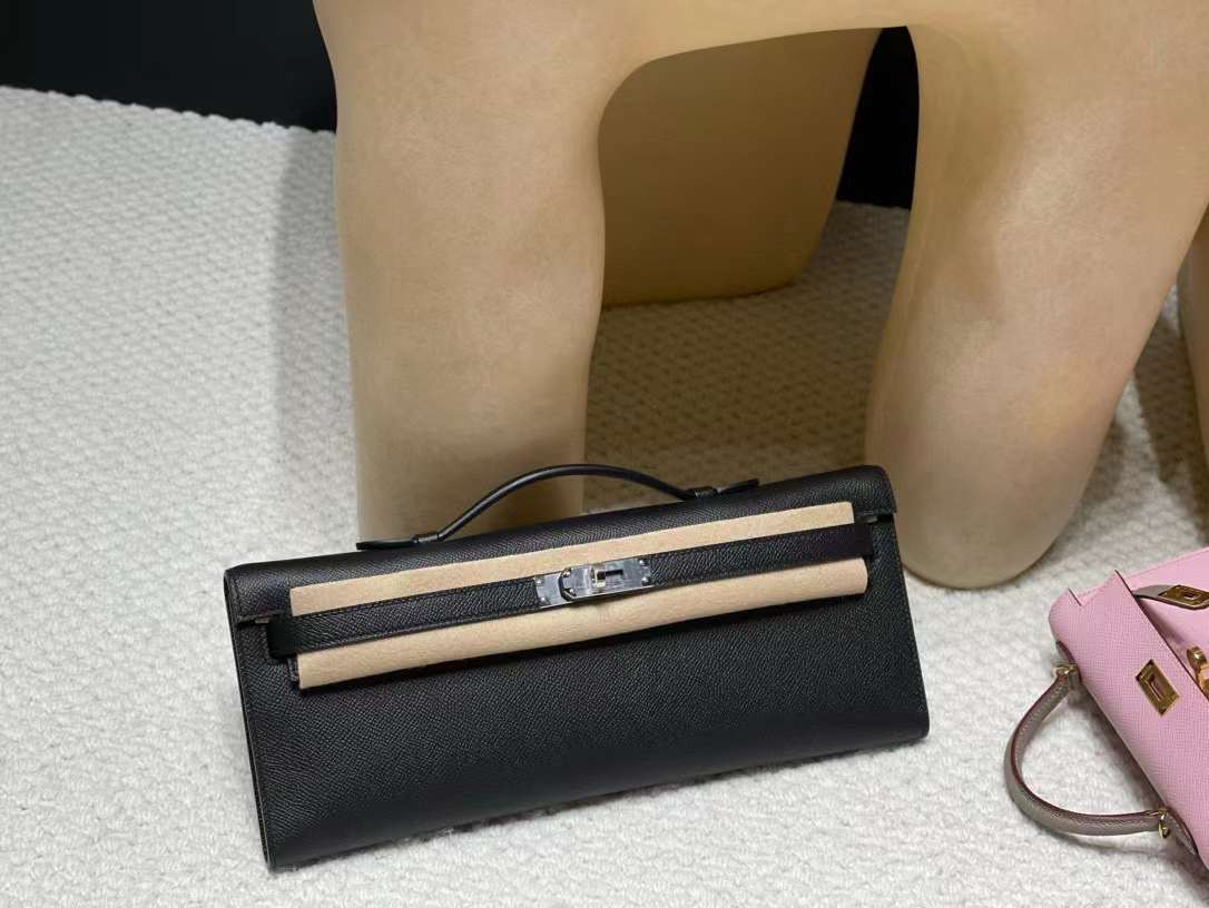 Hermès KELLY CUT bag for dinner view 2