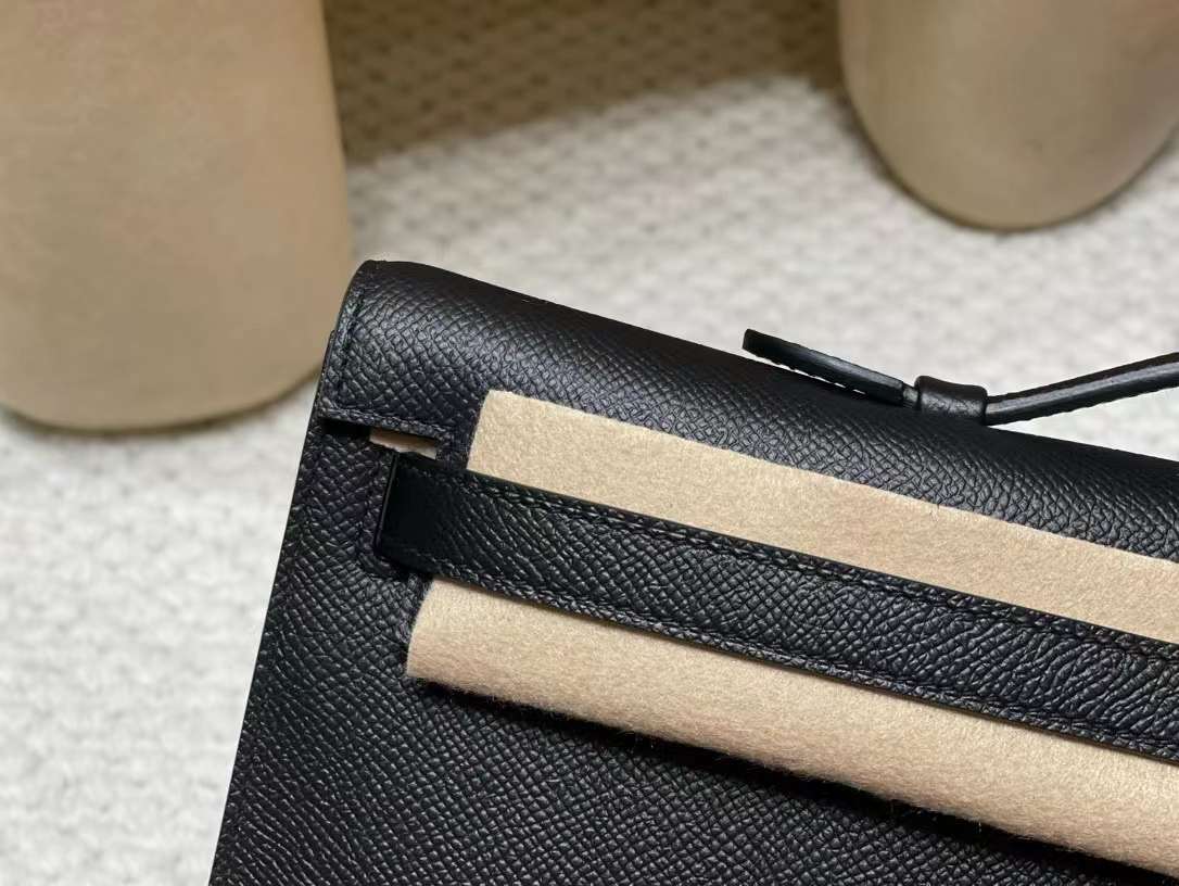 Hermès KELLY CUT bag for dinner view 3
