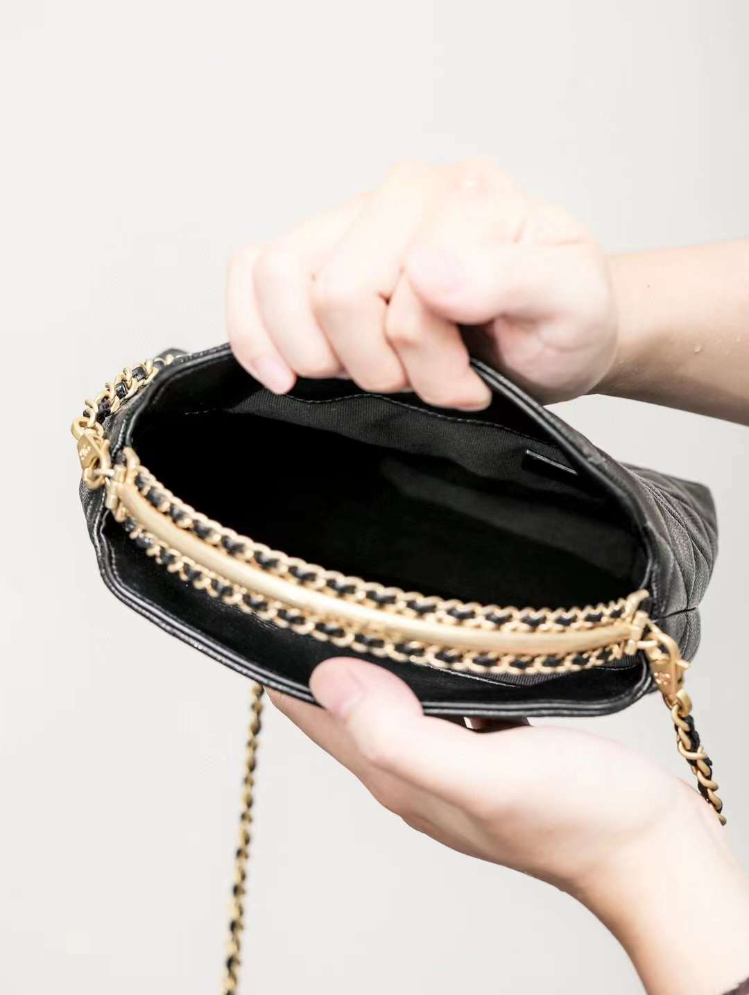 Chanel 24a Clutch With Chain view 3