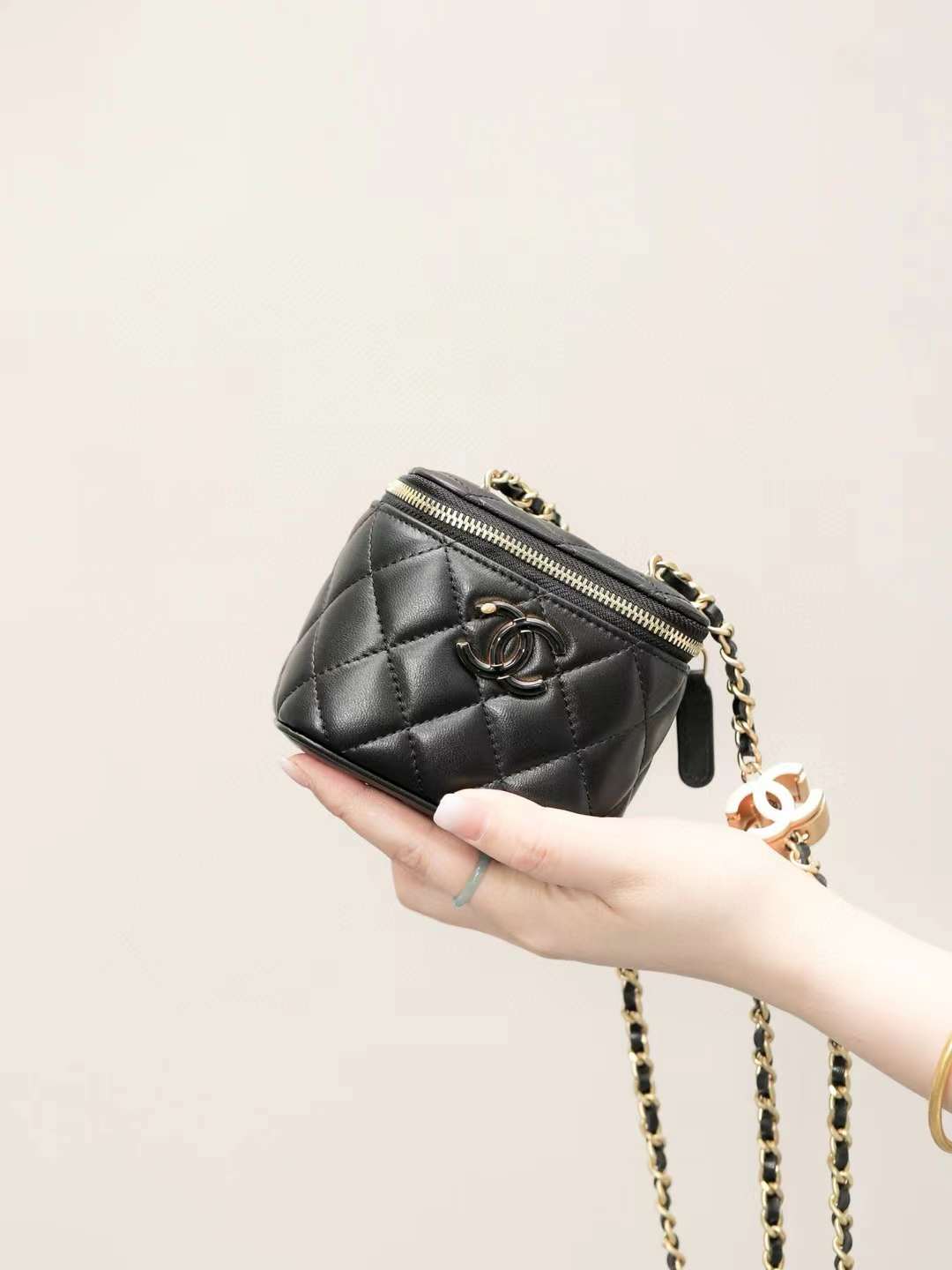 Chanel 24A clutch with chain view 1