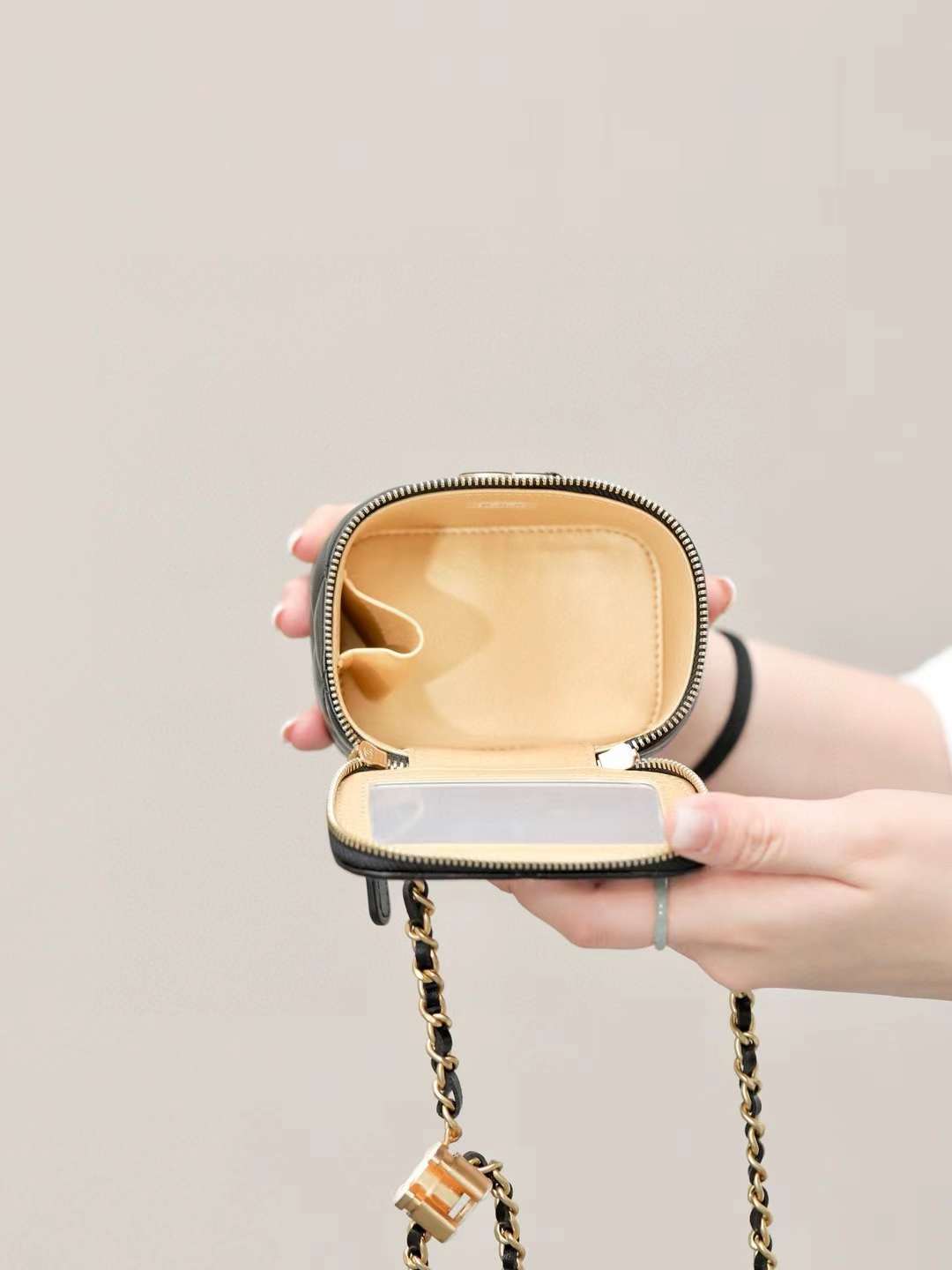 Chanel 24A clutch with chain view 3