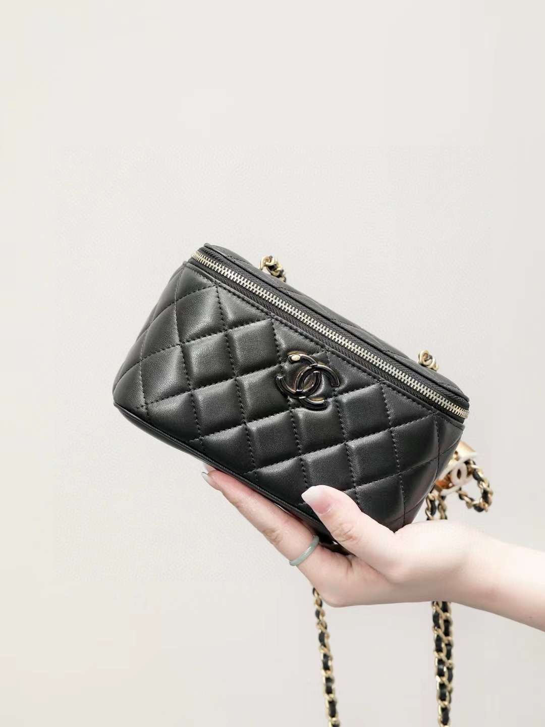Chanel 24A clutch with chain view 1