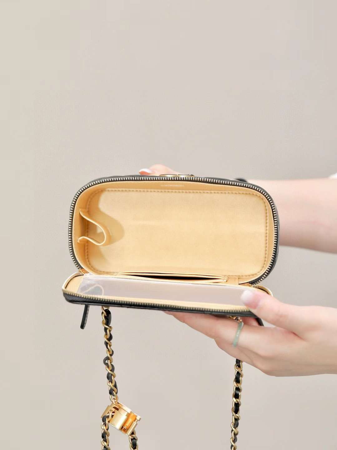 Chanel 24A clutch with chain view 3
