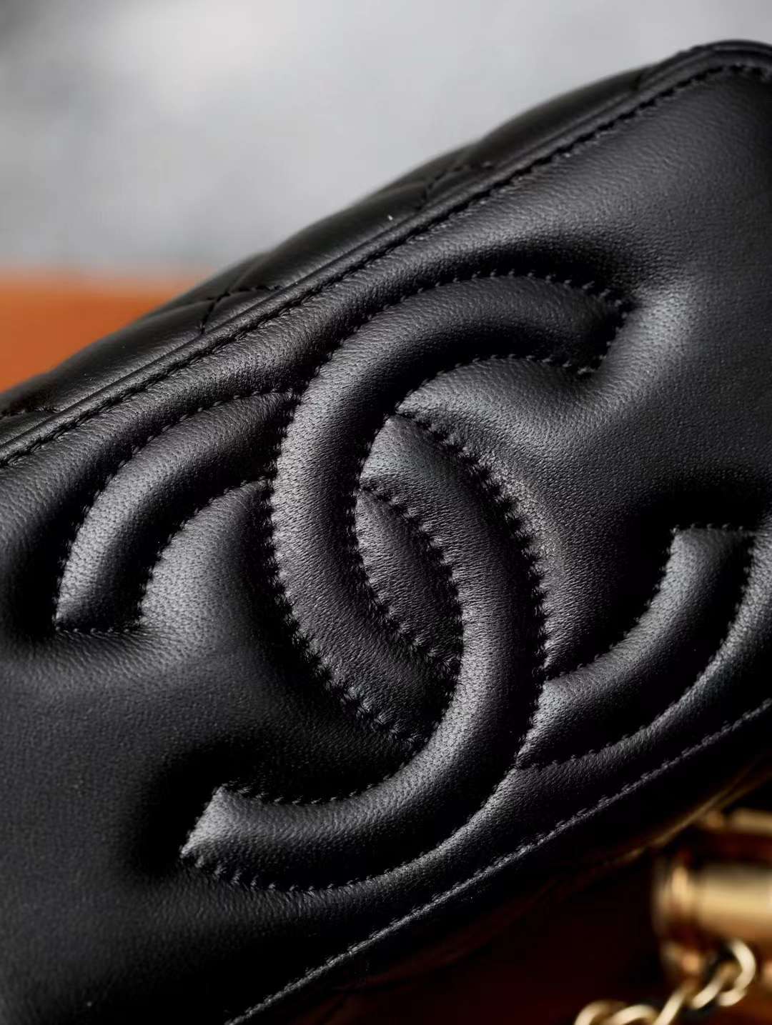 Chanel 24A clutch with chain view 6