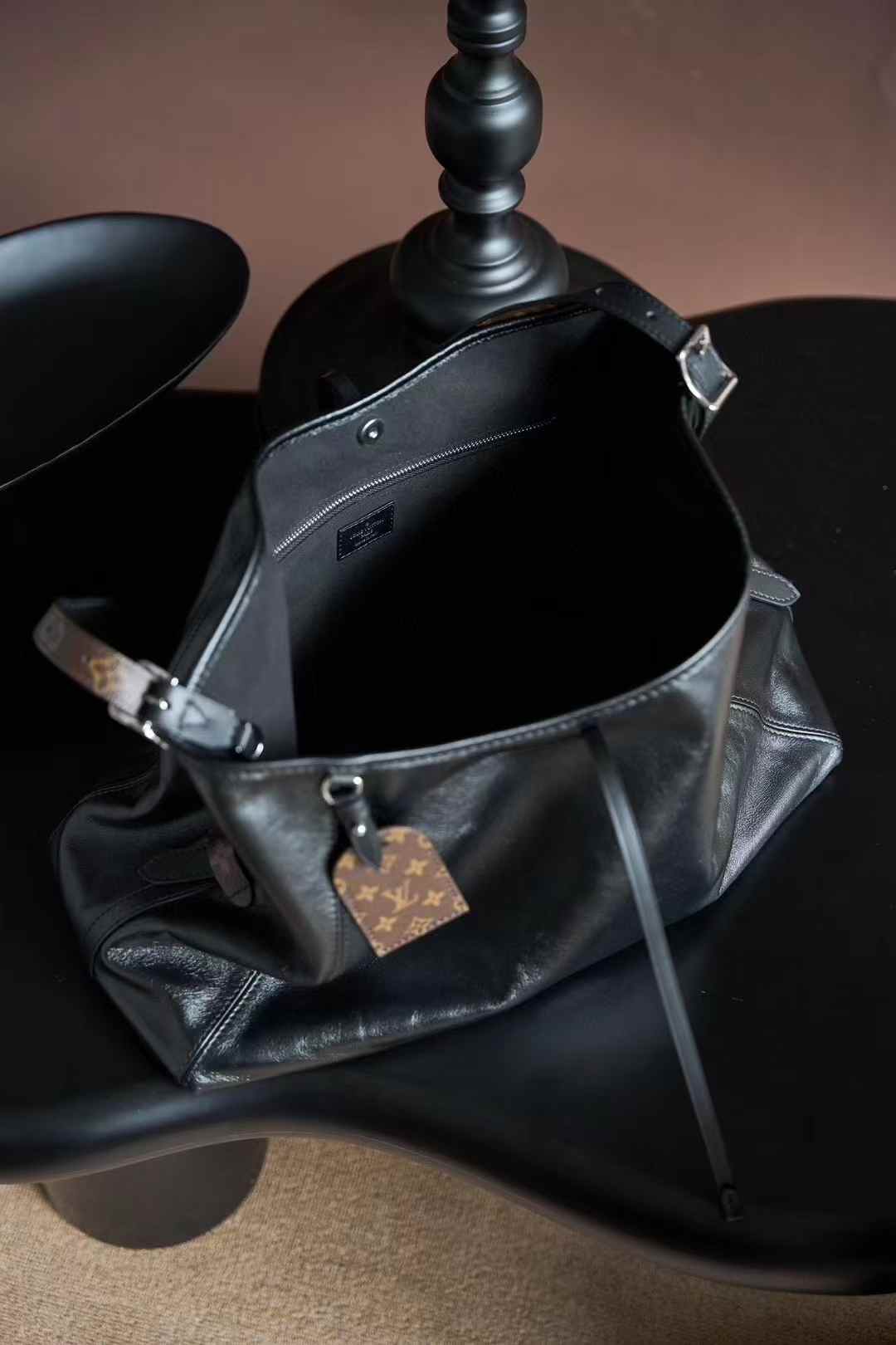 Louis Vuitton Carryall Dark Mm Bag M25143 view 4