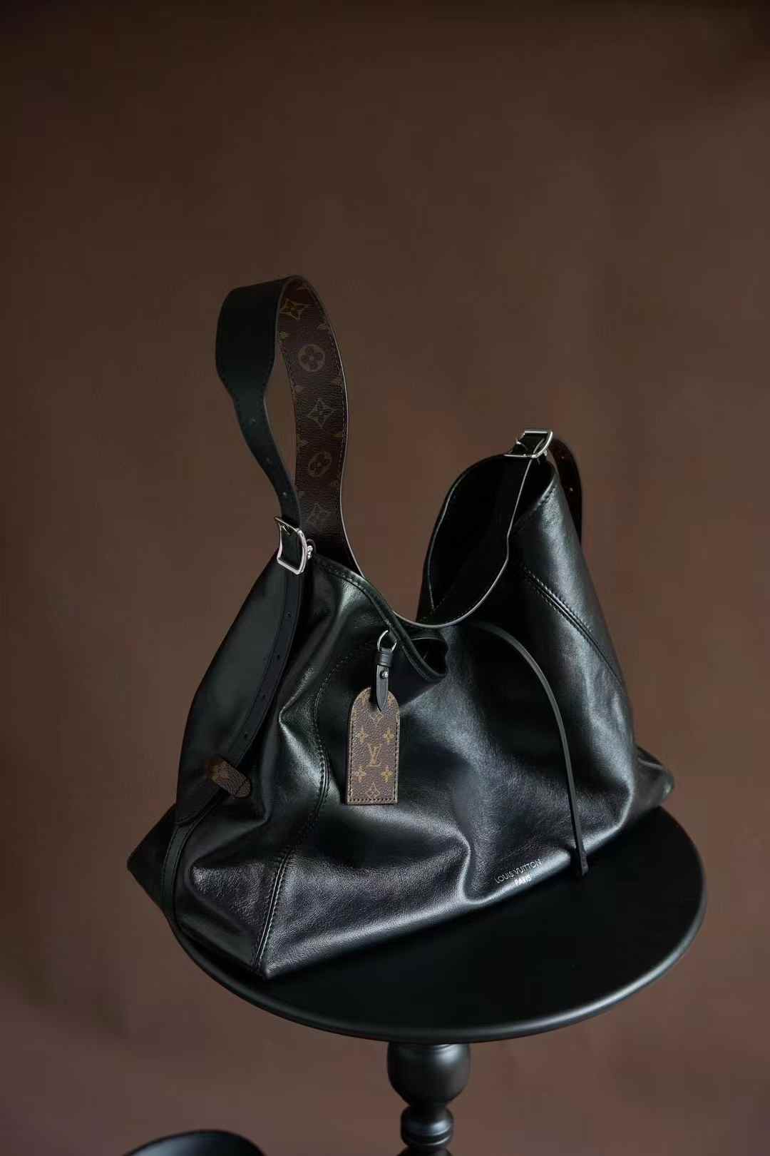 Louis Vuitton Carryall Dark Mm Bag M25143 view 6