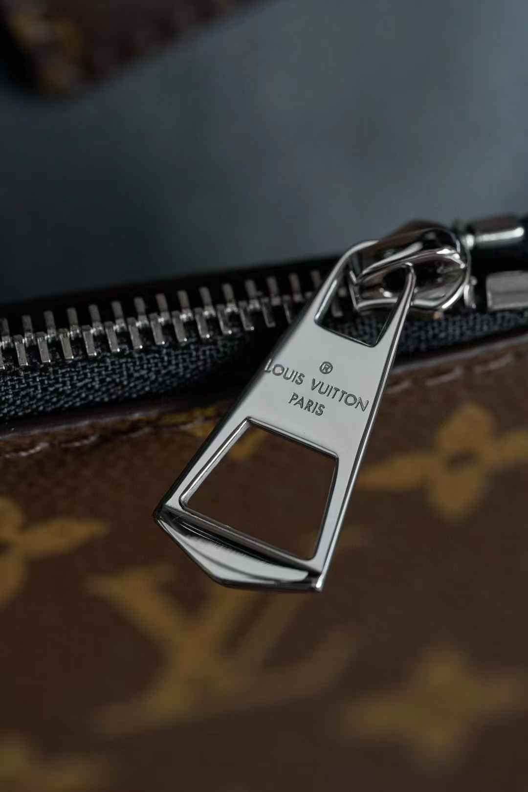Louis Vuitton Carryall Dark Mm Bag M25143 view 8