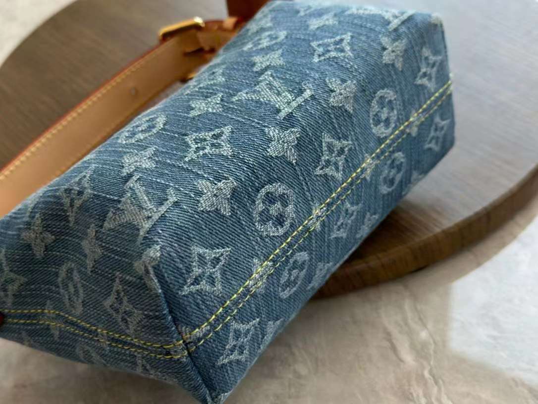 Louis Vuitton Hills Pochette Bag view 4