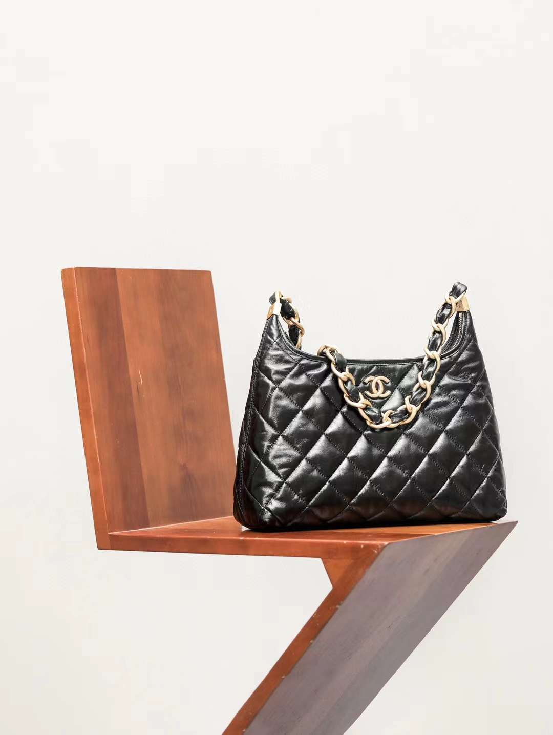 Chanel 24A Wandering underarm bag view 2