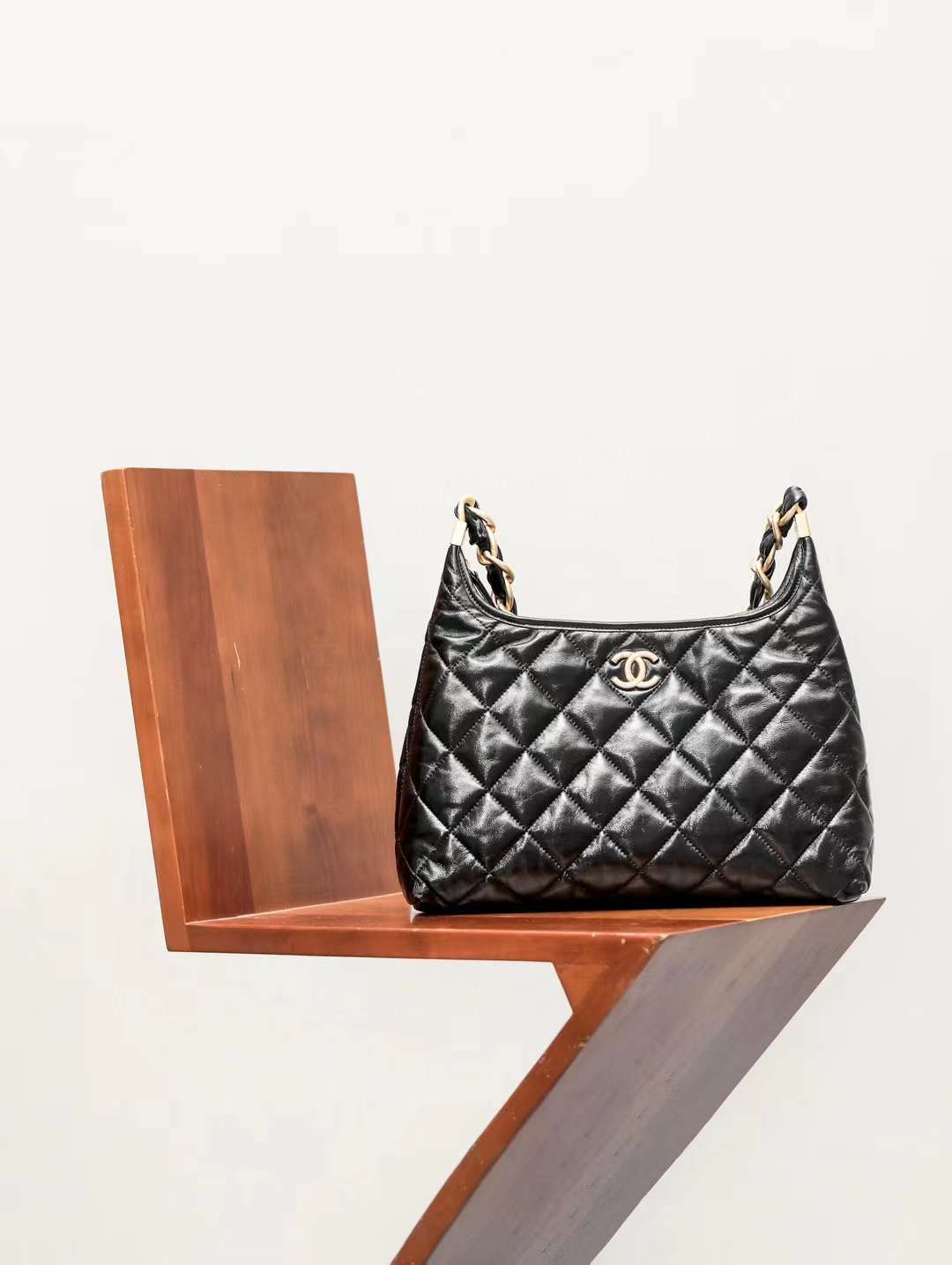 Chanel 24A Wandering underarm bag view 3