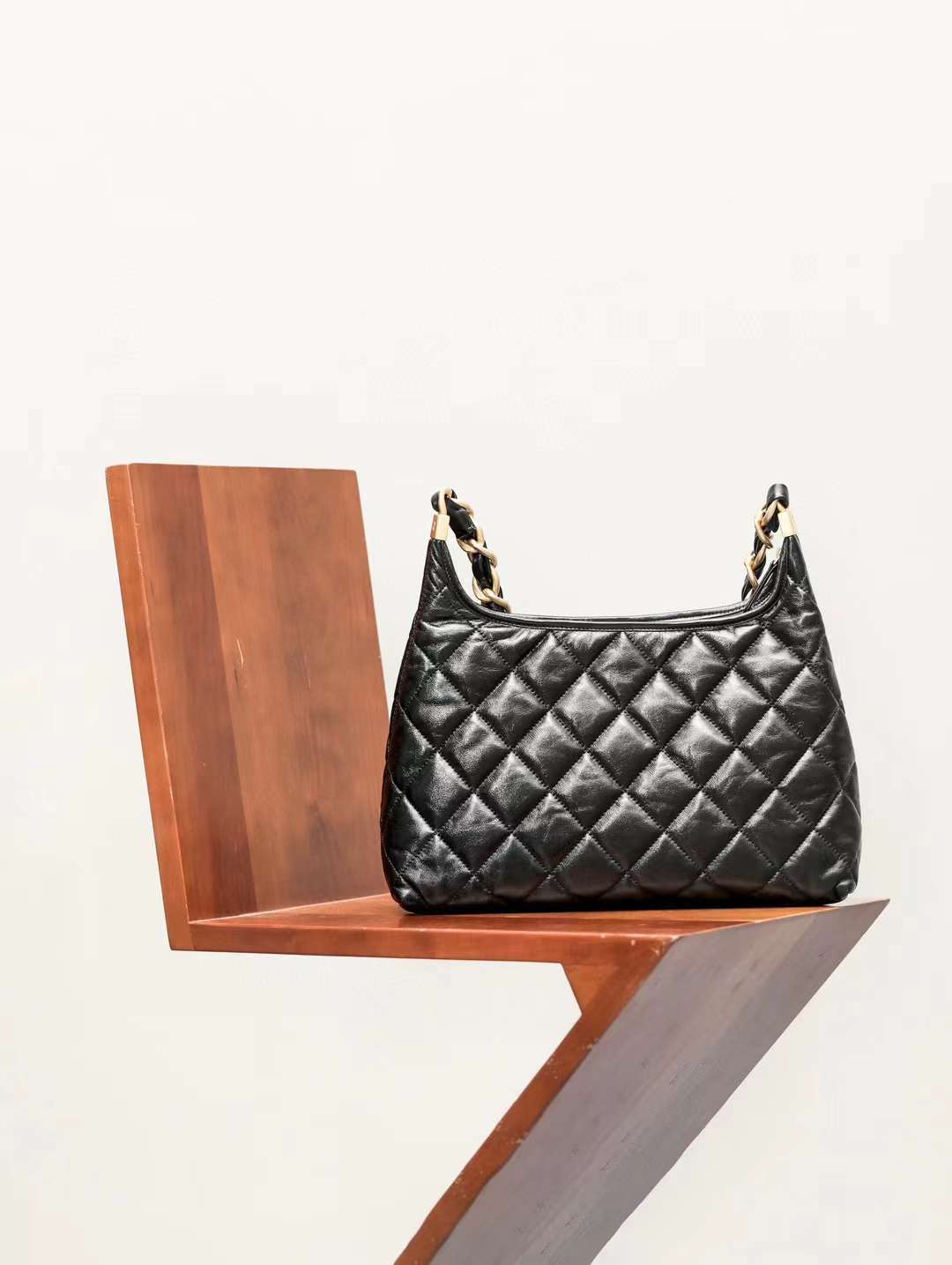 Chanel 24A Wandering underarm bag view 6