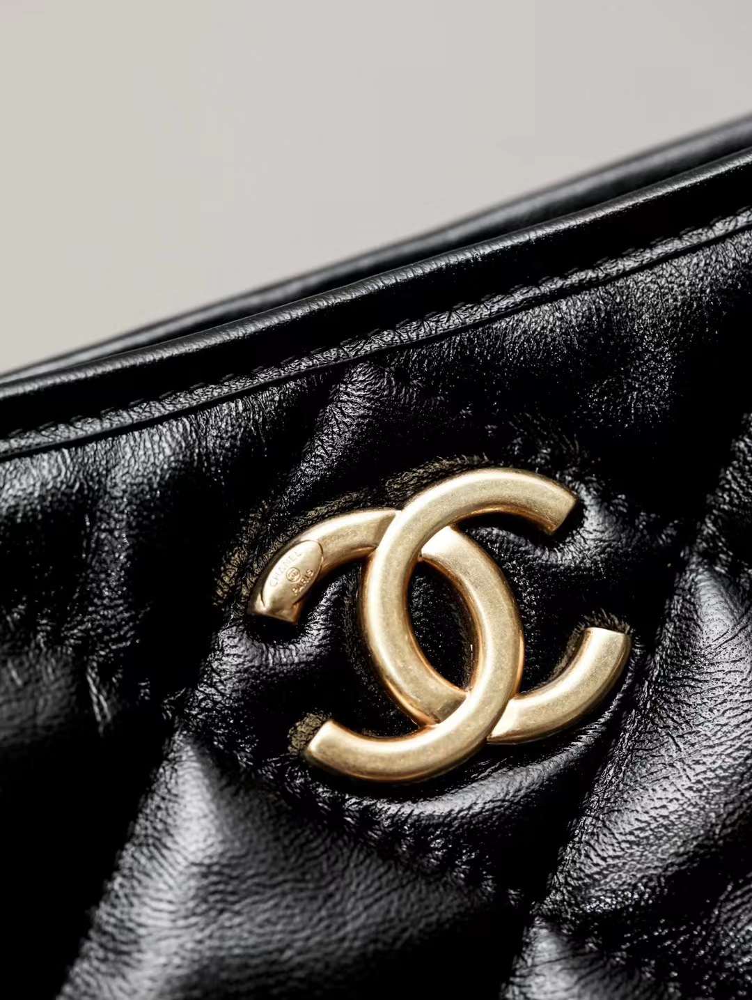 Chanel 24A Wandering underarm bag view 6