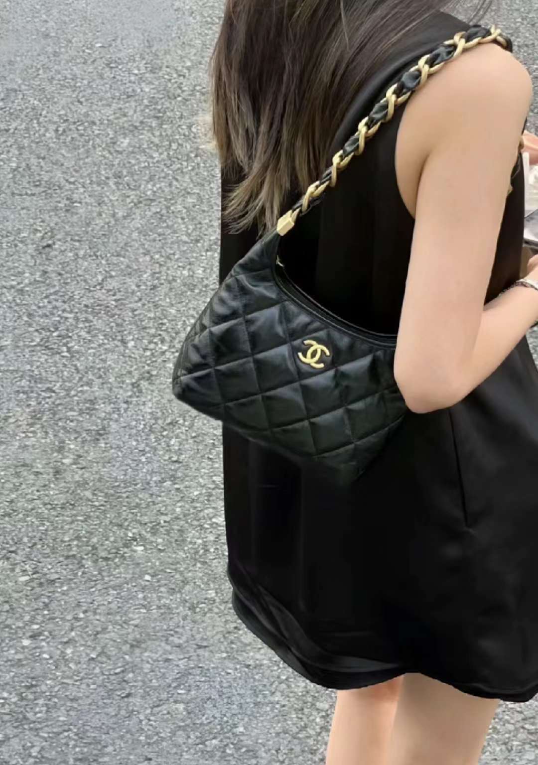 Chanel 24A Wandering underarm bag view 9