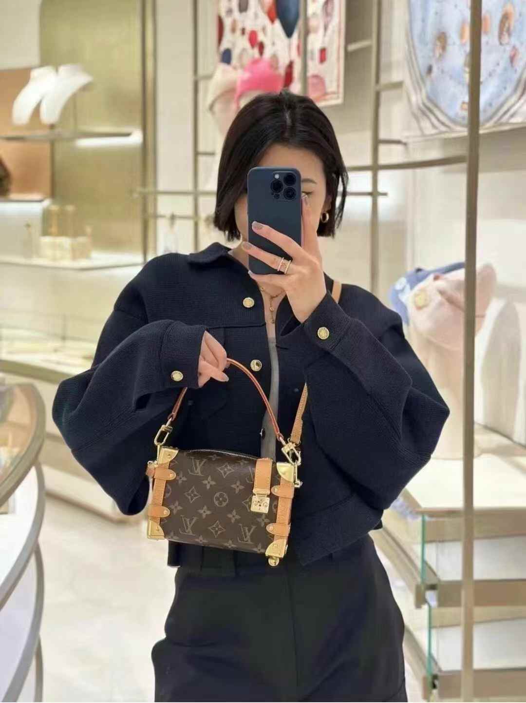 Louis Vuitton M46815 Side Trunk MM view 8