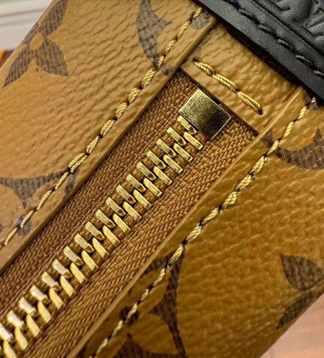 Louis Vuitton M47139 Side Trunk PM view 8