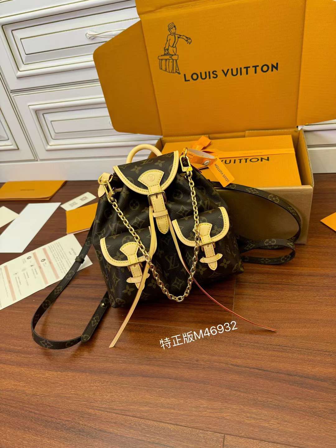 Louis Vuitton M46932 Excursion PM view 1