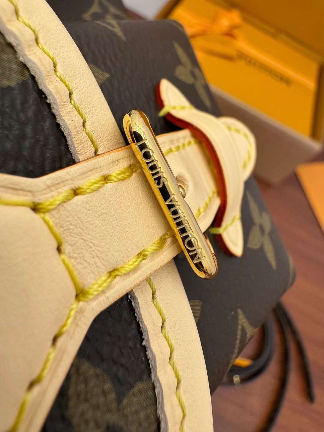Louis Vuitton M46932 Excursion PM view 4