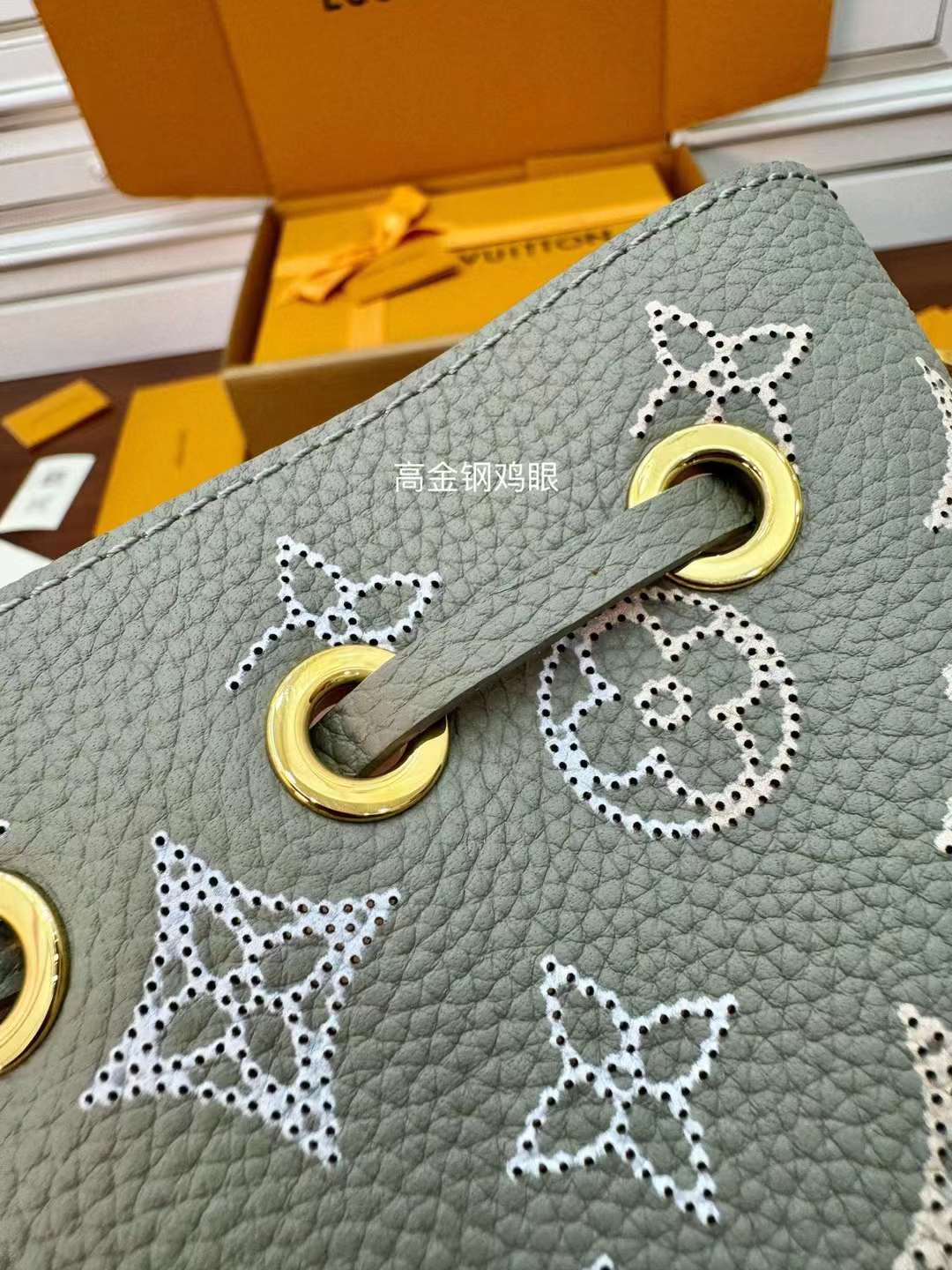 Louis Vuitton M82731 mini One shoulder bucket bag view 4