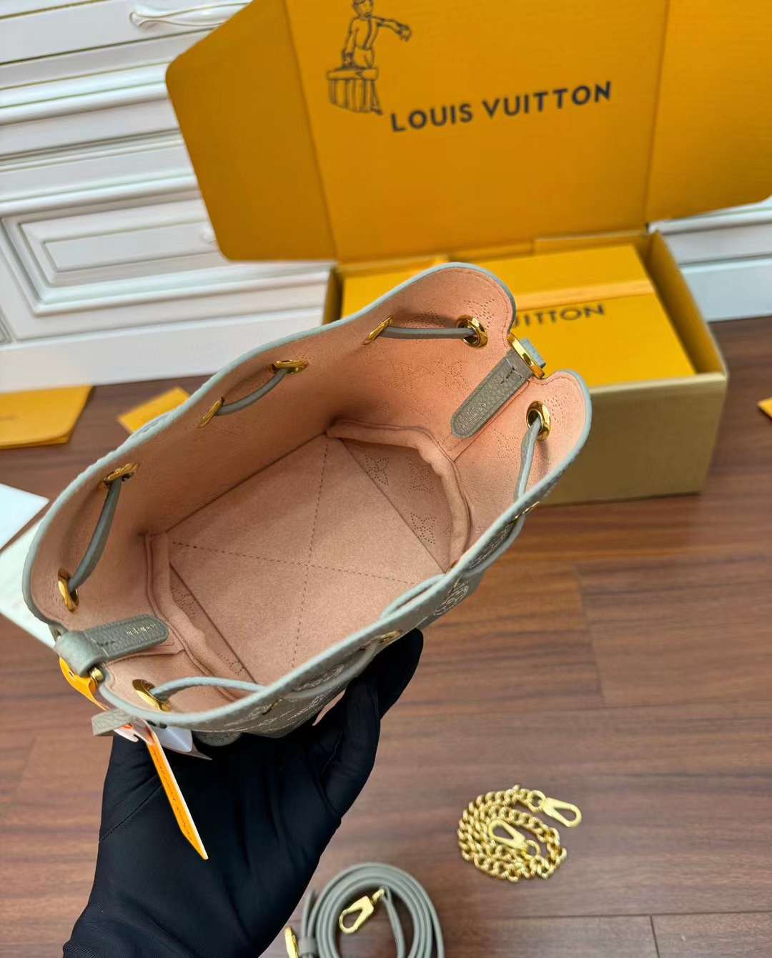 Louis Vuitton M82731 mini One shoulder bucket bag view 6