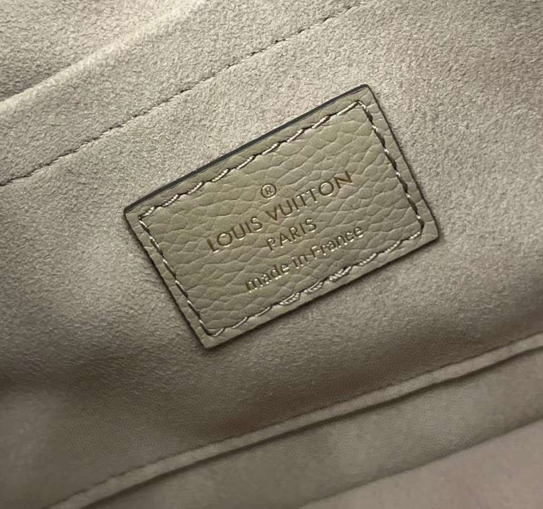 Louis Vuitton M46112 One shoulder underarm bag view 3