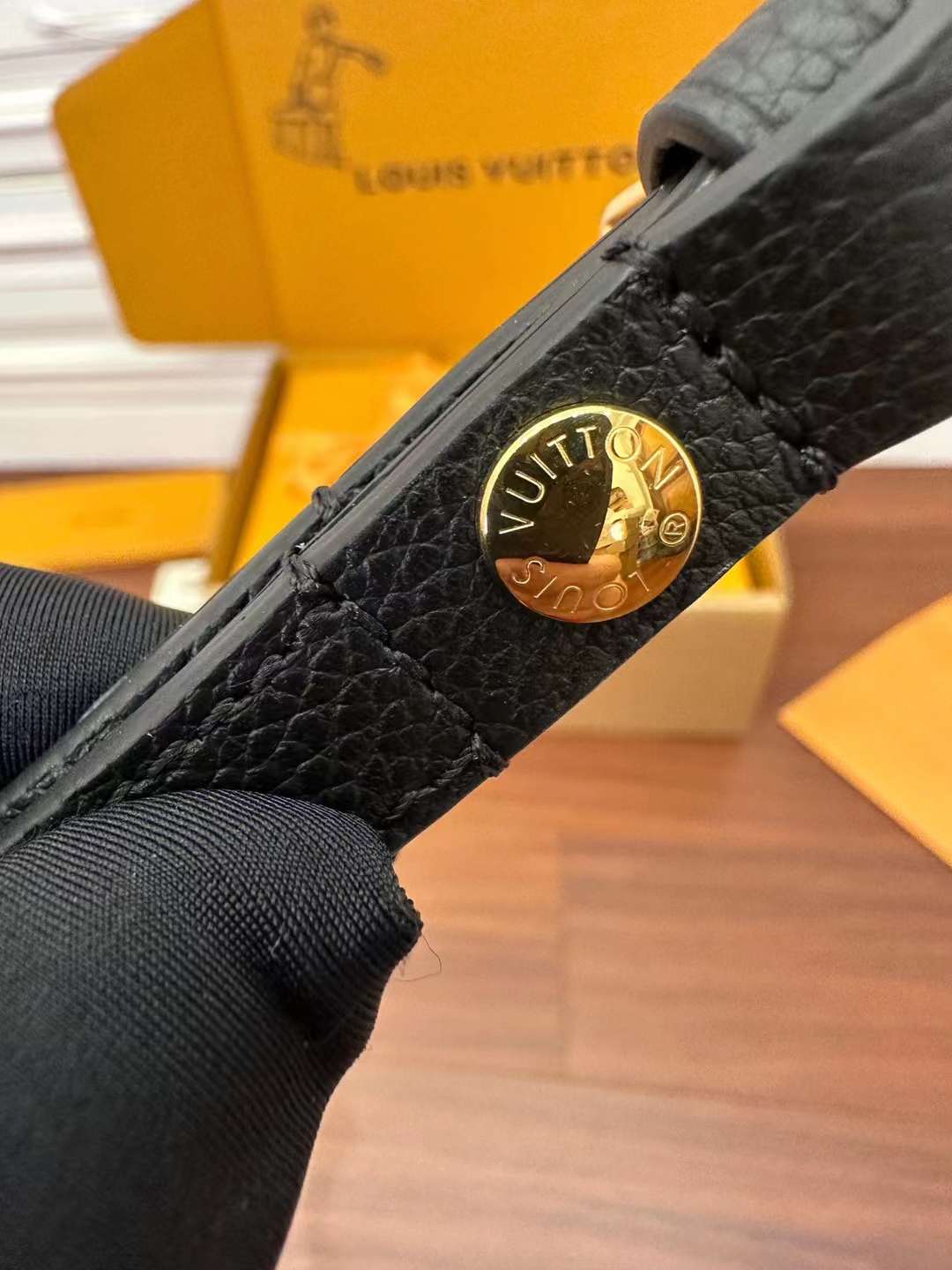 Louis Vuitton M82154 Wallet on Chain Ivy view 6