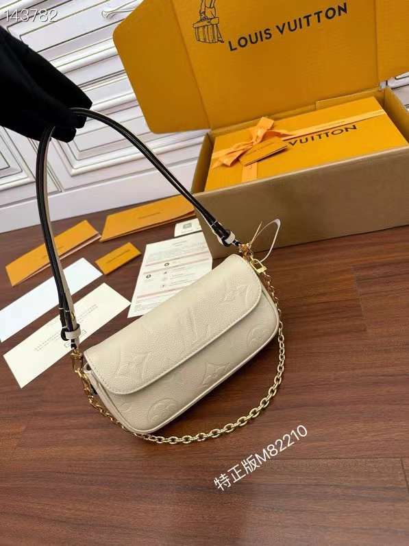 Louis Vuitton M82210 Wallet on Chain Ivy view 1