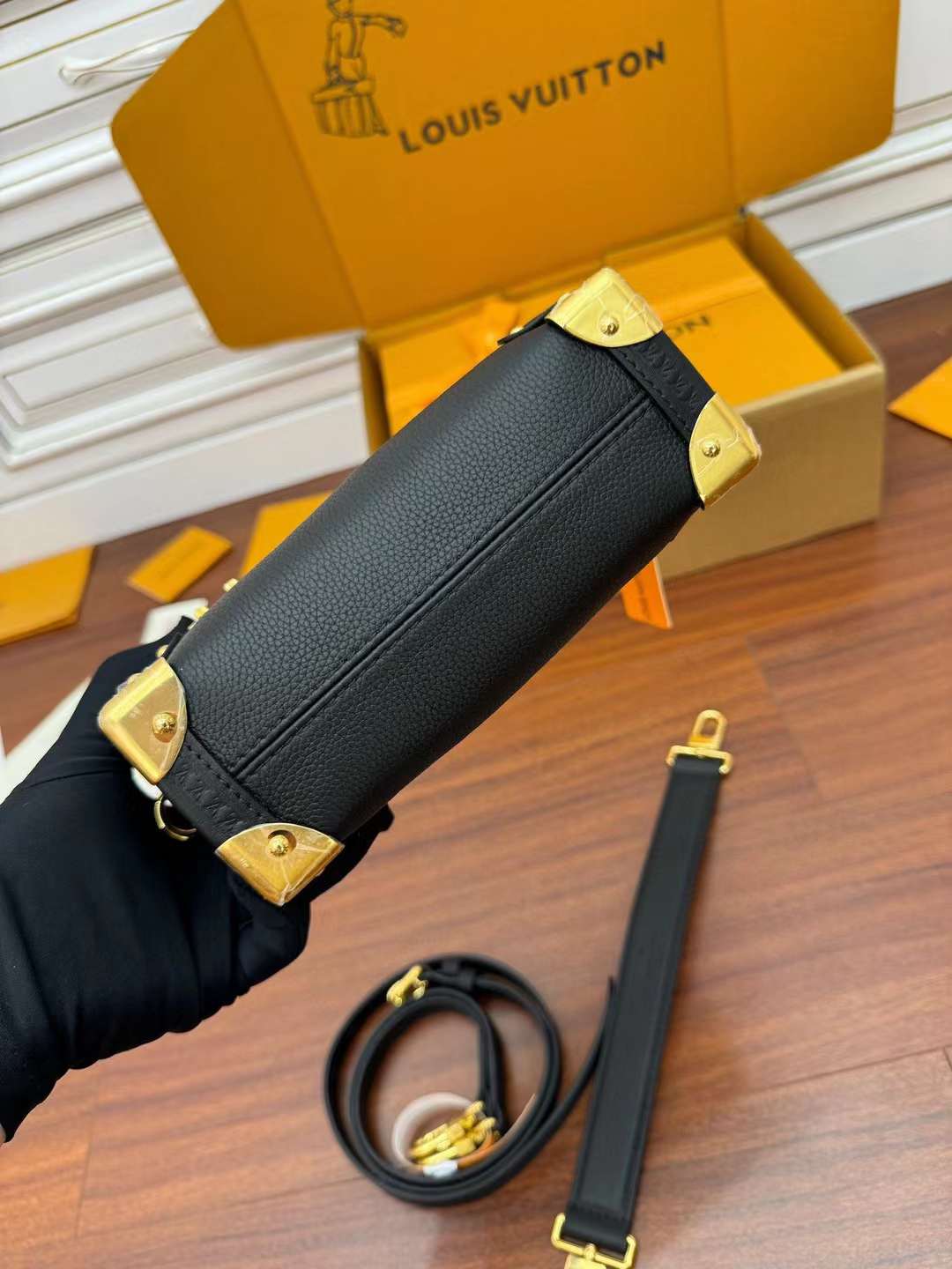 Louis Vuitton Side Trunk PM M423817 view 9