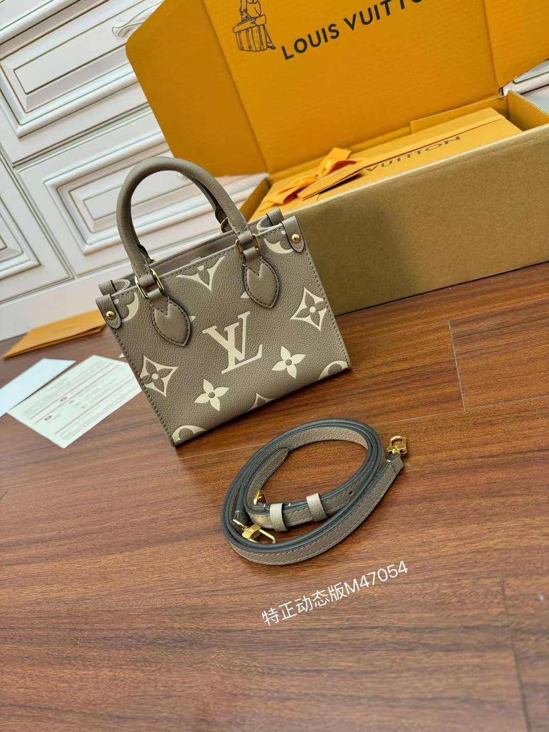 Louis Vuitton OnTheGo BB M47054 view 1