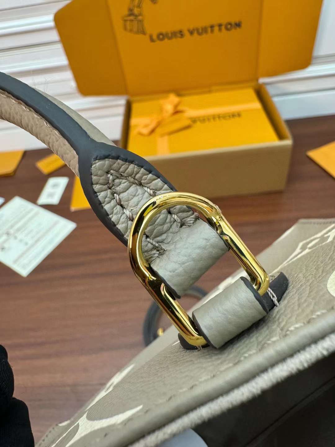 Louis Vuitton OnTheGo BB M47054 view 6