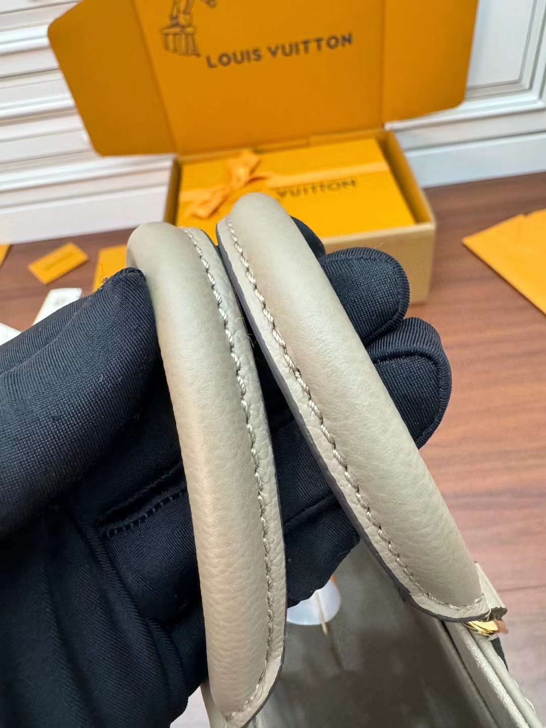 Louis Vuitton OnTheGo BB M47054 view 8