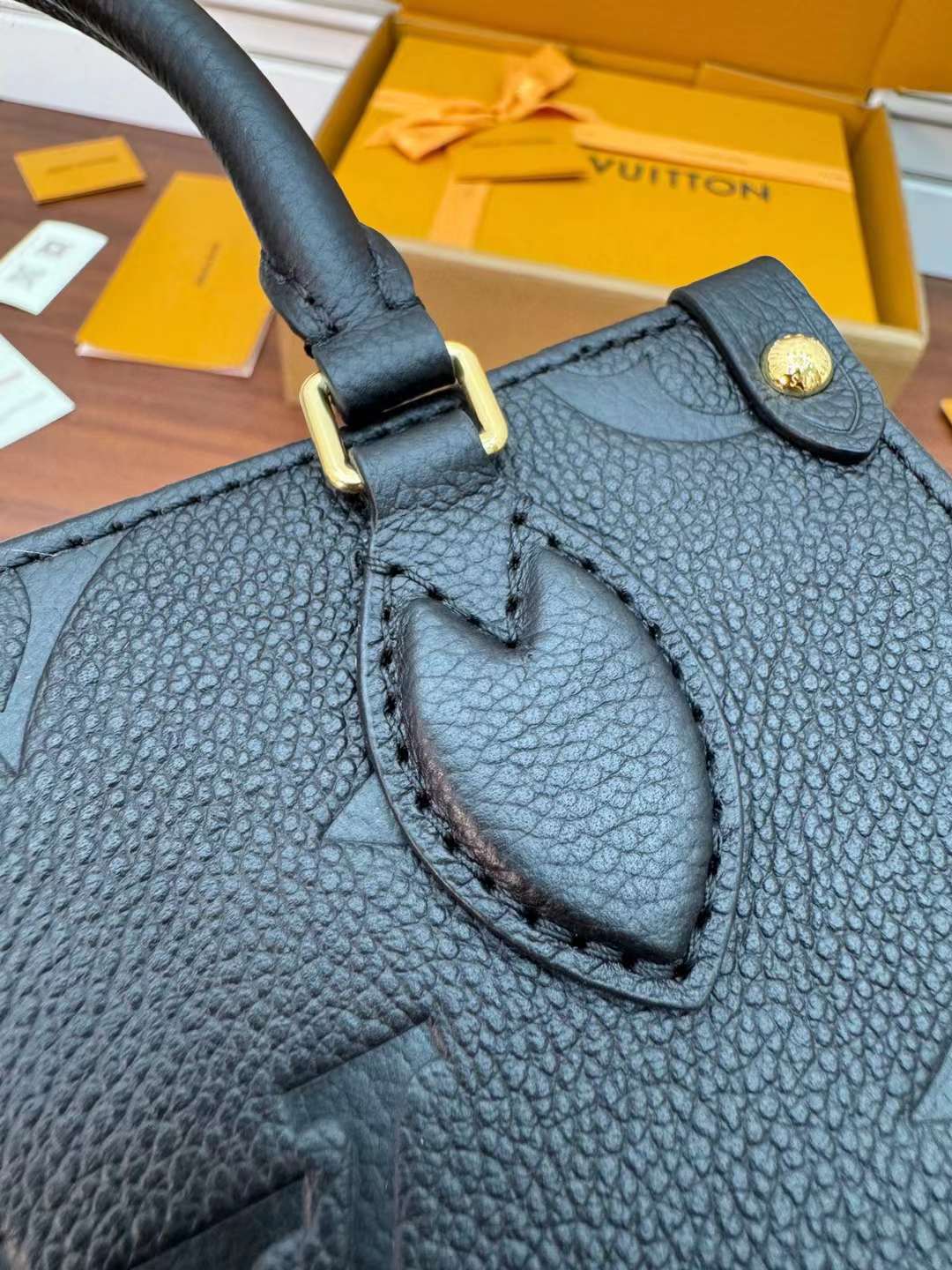 Louis Vuitton OnTheGo BB M46993 view 3