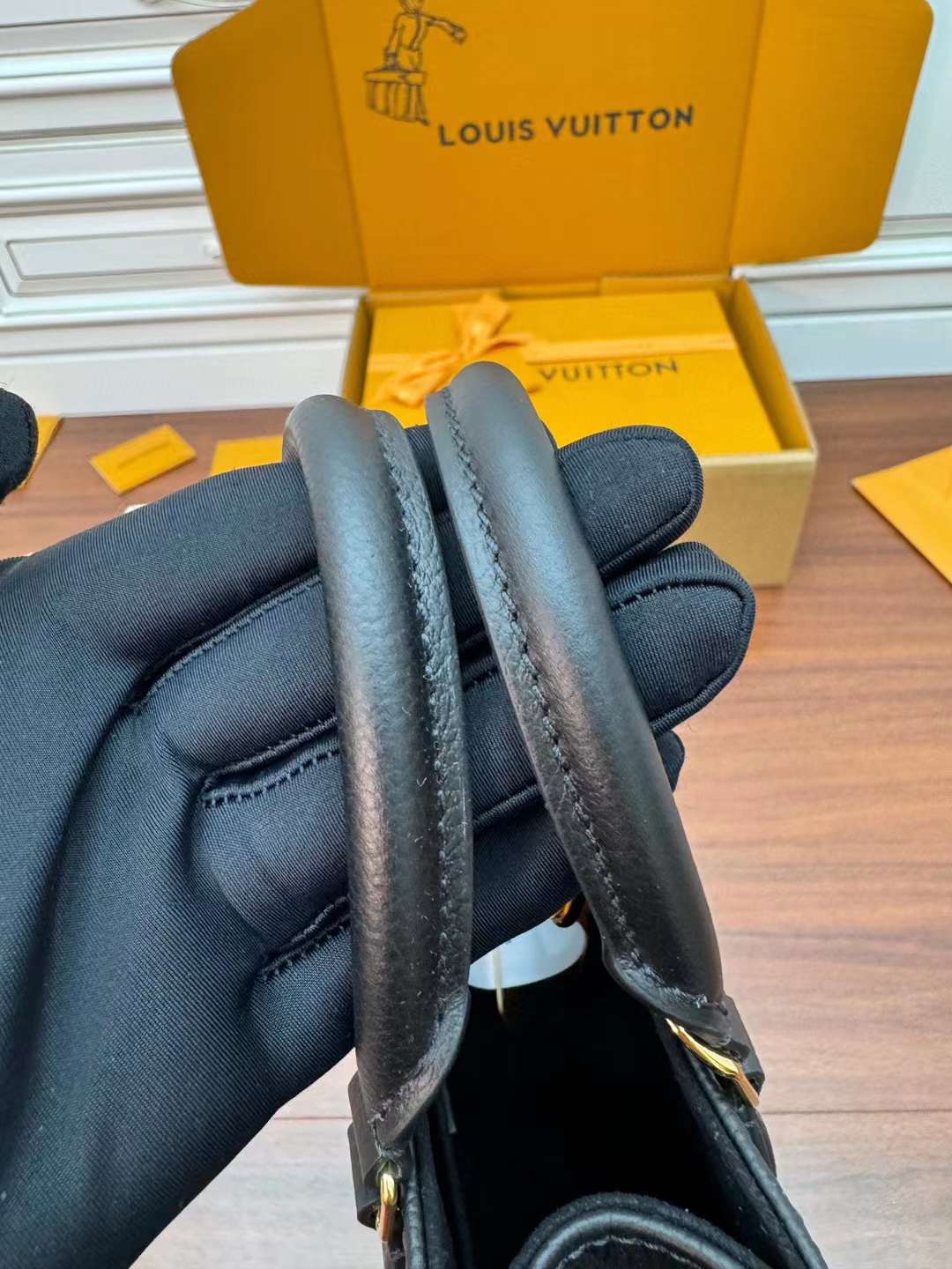Louis Vuitton OnTheGo BB M46993 view 5