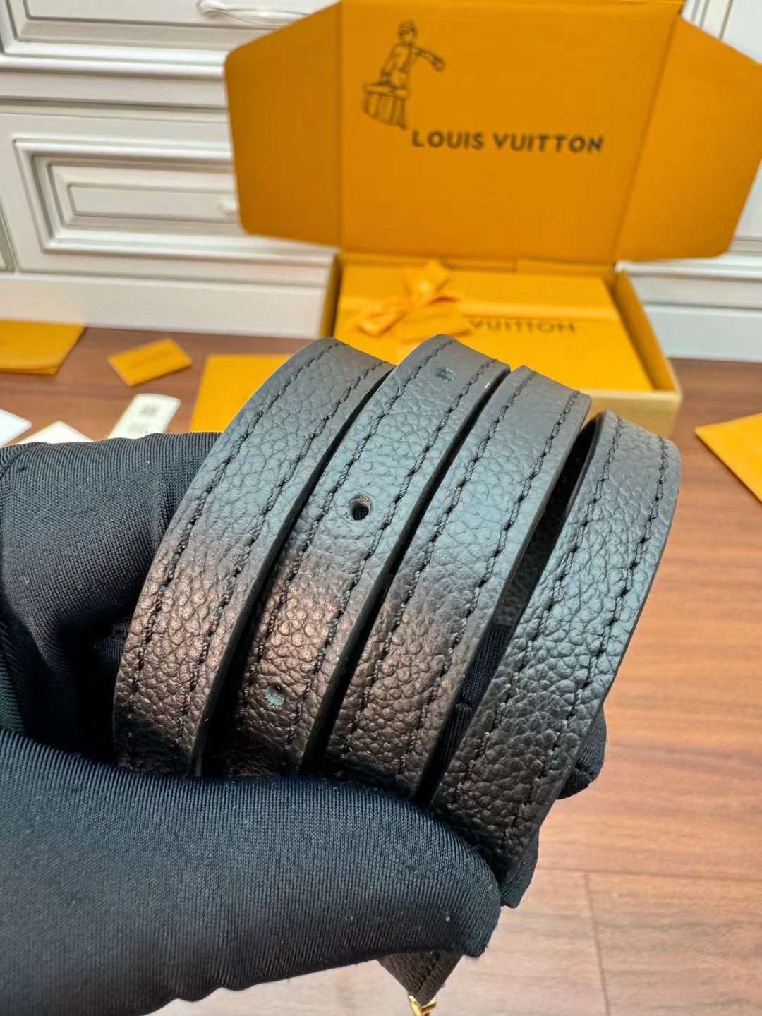 Louis Vuitton OnTheGo BB M46993 view 7