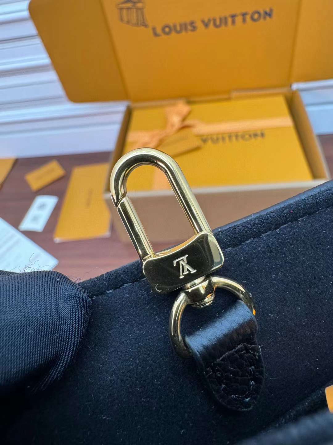 Louis Vuitton OnTheGo BB M46993 view 9