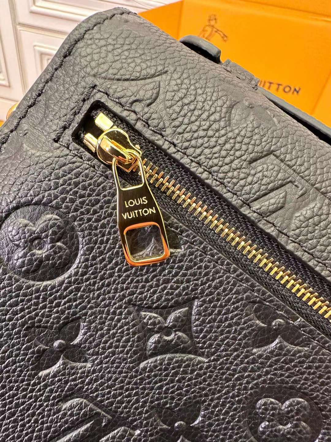 Louis Vuitton Pochette Métis East West view 7