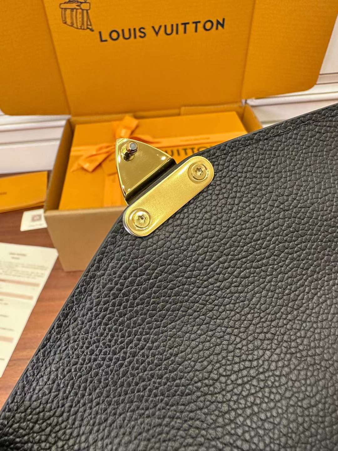 Louis Vuitton Pochette Métis East West view 8